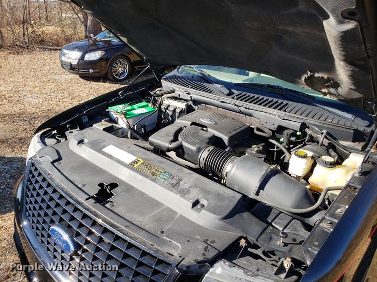 image for item AV9387 2004 Ford Expedition SUV