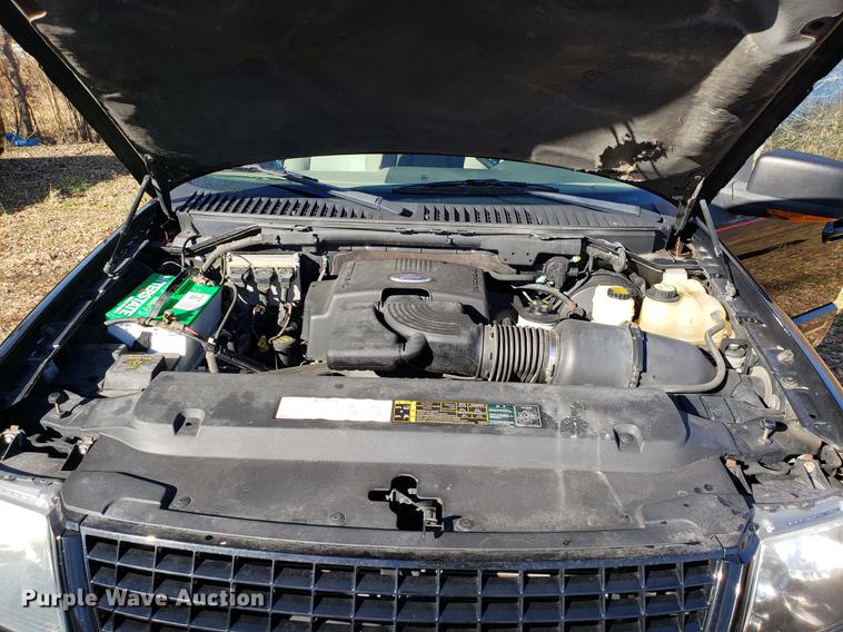 image for item AV9387 2004 Ford Expedition SUV