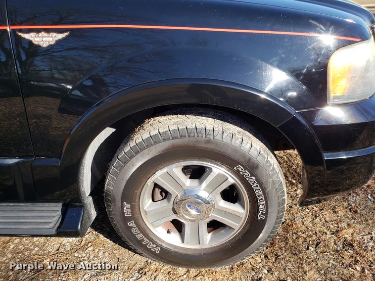 image for item AV9387 2004 Ford Expedition SUV