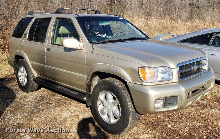 image for item AV9389 2001 Nissan Pathfinder LE SUV