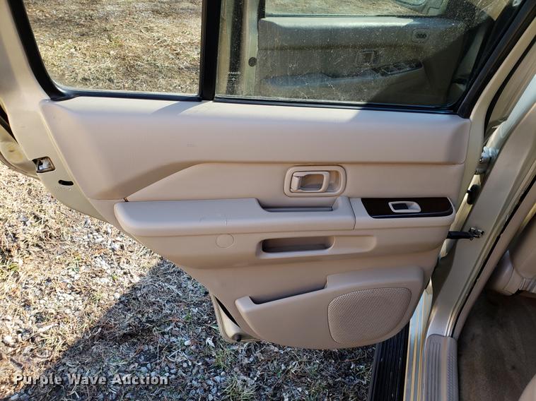 image for item AV9389 2001 Nissan Pathfinder LE SUV