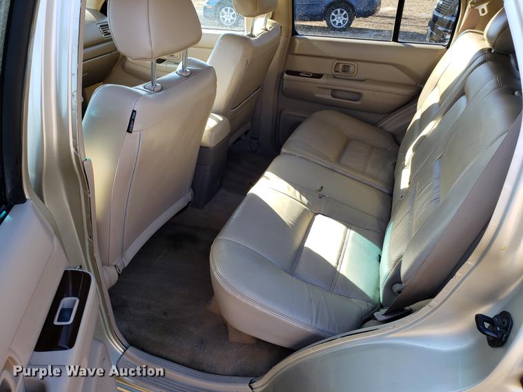 image for item AV9389 2001 Nissan Pathfinder LE SUV