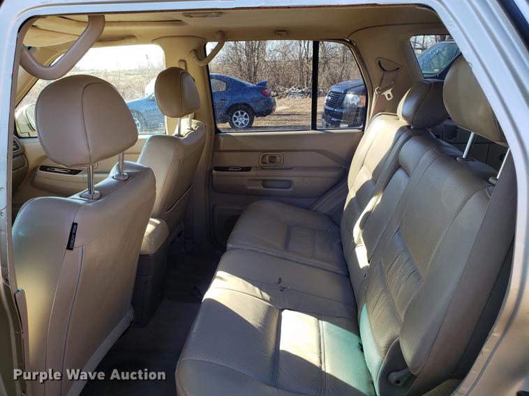image for item AV9389 2001 Nissan Pathfinder LE SUV