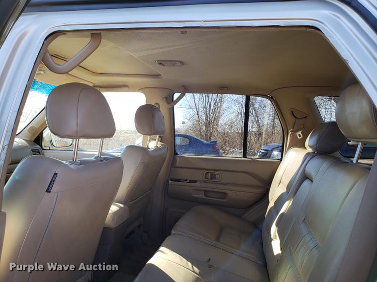 image for item AV9389 2001 Nissan Pathfinder LE SUV