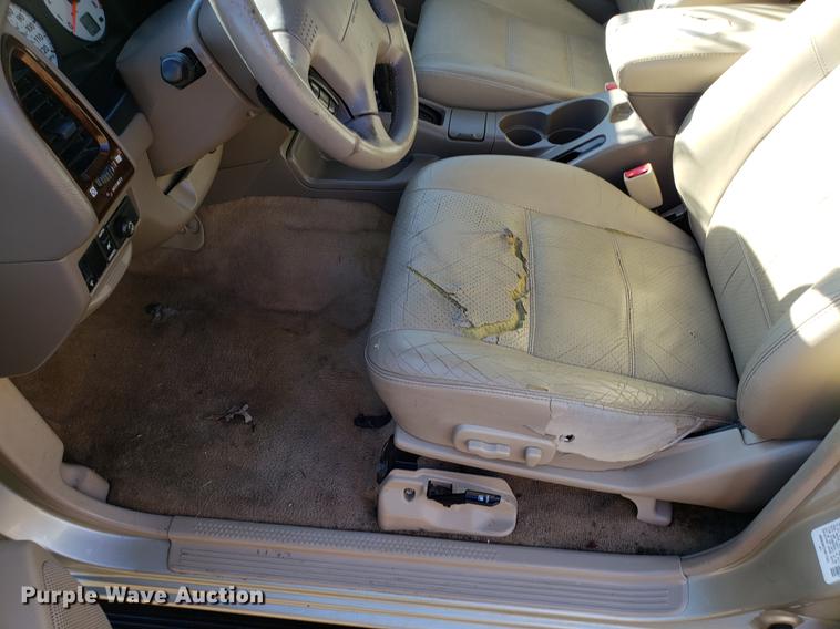 image for item AV9389 2001 Nissan Pathfinder LE SUV