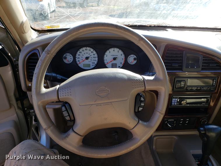 image for item AV9389 2001 Nissan Pathfinder LE SUV