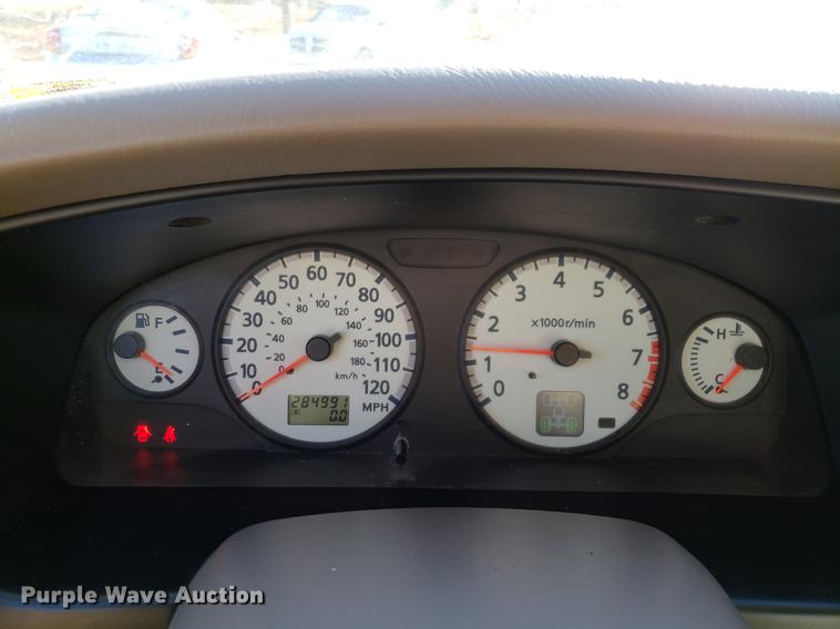 image for item AV9389 2001 Nissan Pathfinder LE SUV