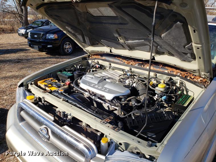 image for item AV9389 2001 Nissan Pathfinder LE SUV