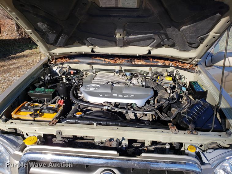 image for item AV9389 2001 Nissan Pathfinder LE SUV