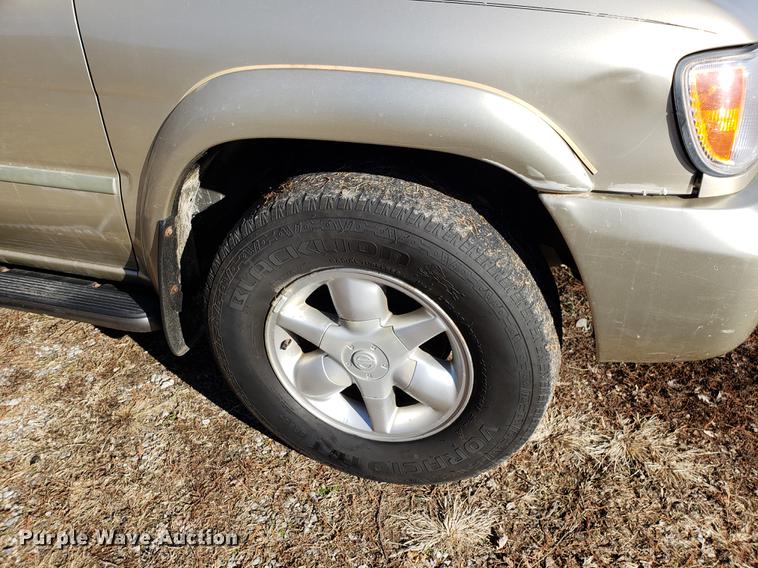 image for item AV9389 2001 Nissan Pathfinder LE SUV