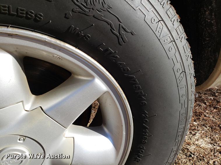 image for item AV9389 2001 Nissan Pathfinder LE SUV