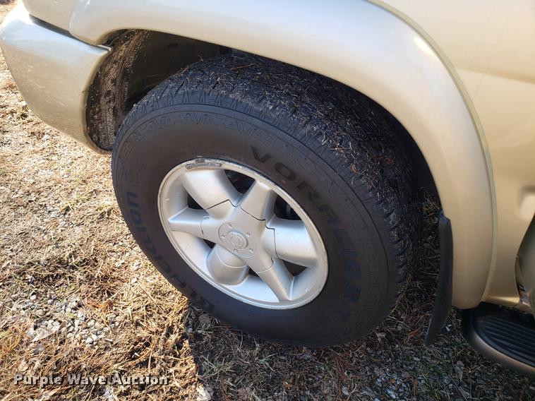 image for item AV9389 2001 Nissan Pathfinder LE SUV