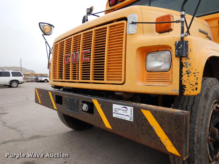 image for item DA3601 1995 GMC B7T042 bus