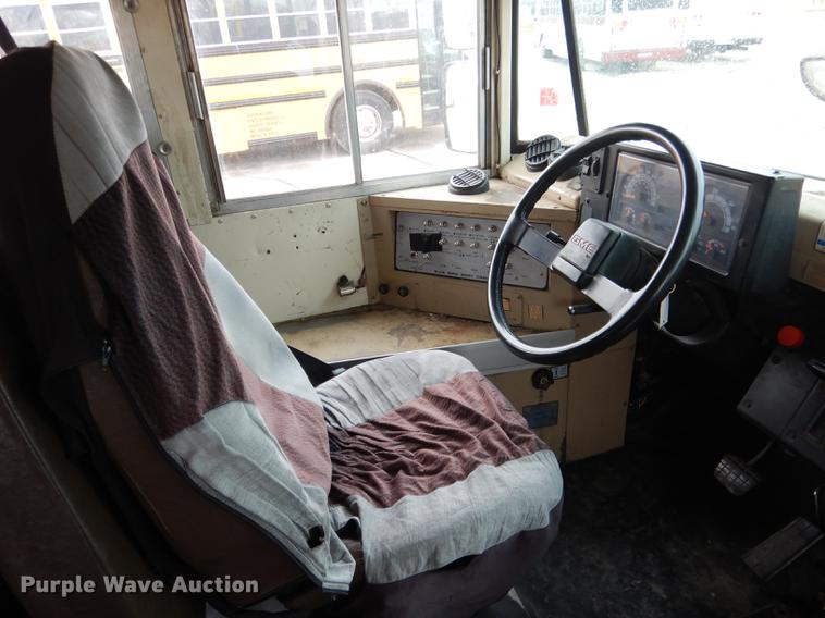 image for item DA3601 1995 GMC B7T042 bus