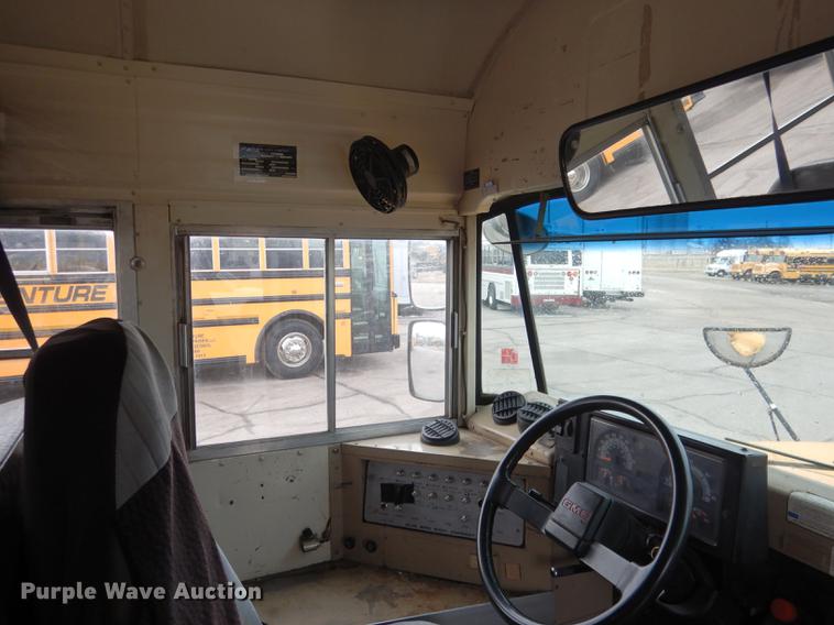 image for item DA3601 1995 GMC B7T042 bus