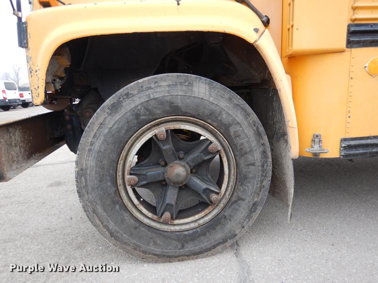 image for item DA3601 1995 GMC B7T042 bus