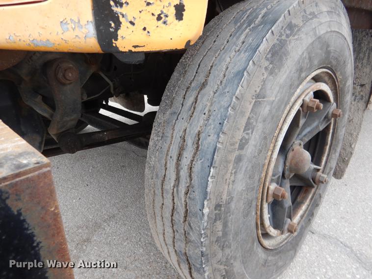 image for item DA3601 1995 GMC B7T042 bus