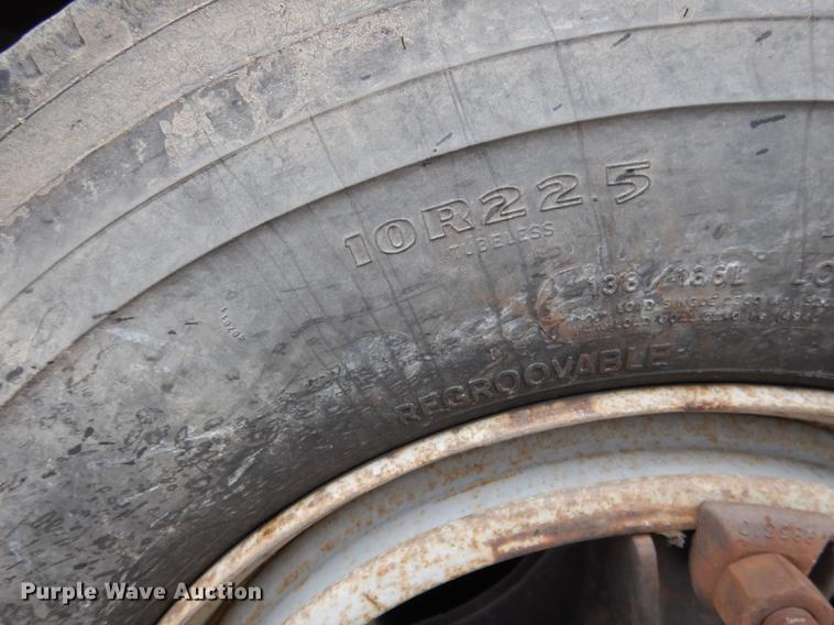 image for item DA3601 1995 GMC B7T042 bus