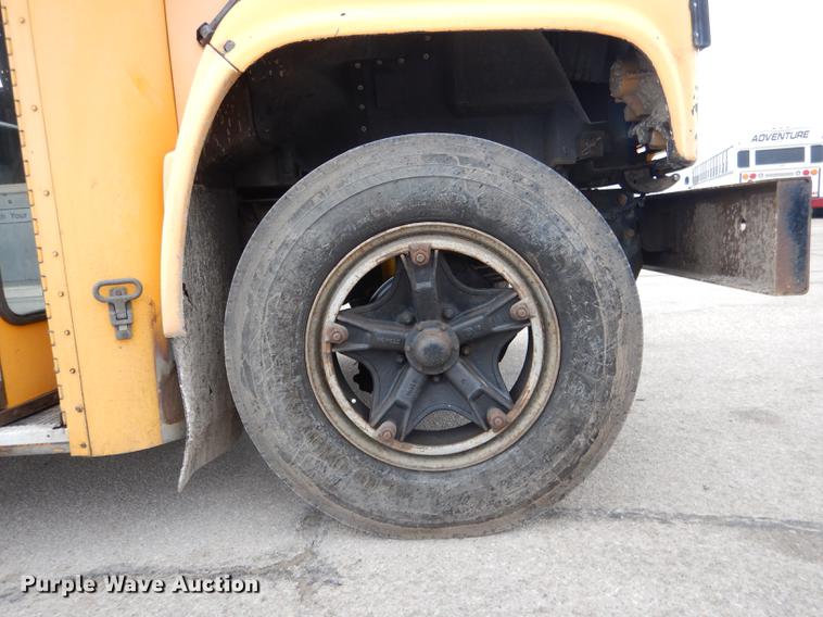 image for item DA3601 1995 GMC B7T042 bus