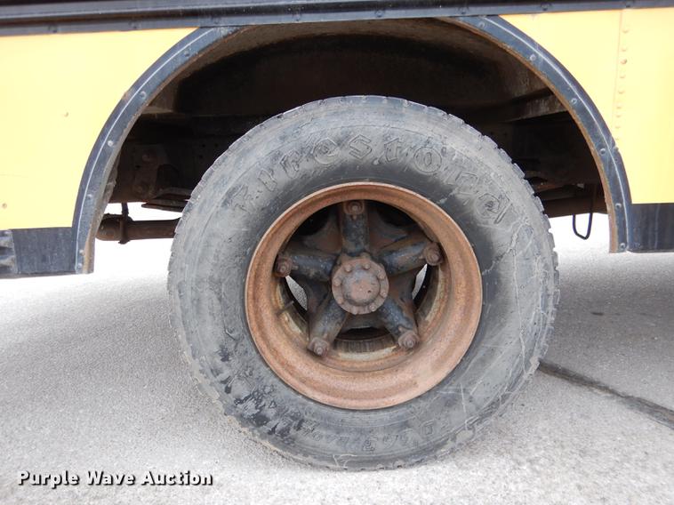 image for item DA3601 1995 GMC B7T042 bus