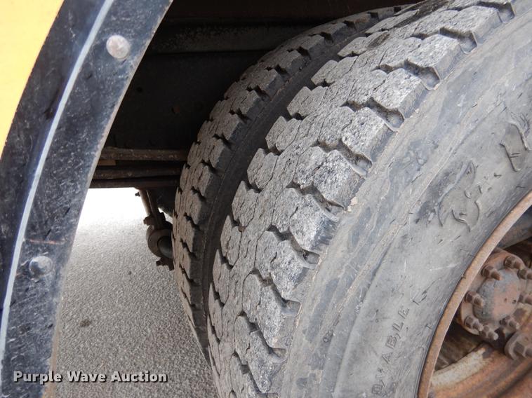 image for item DA3601 1995 GMC B7T042 bus