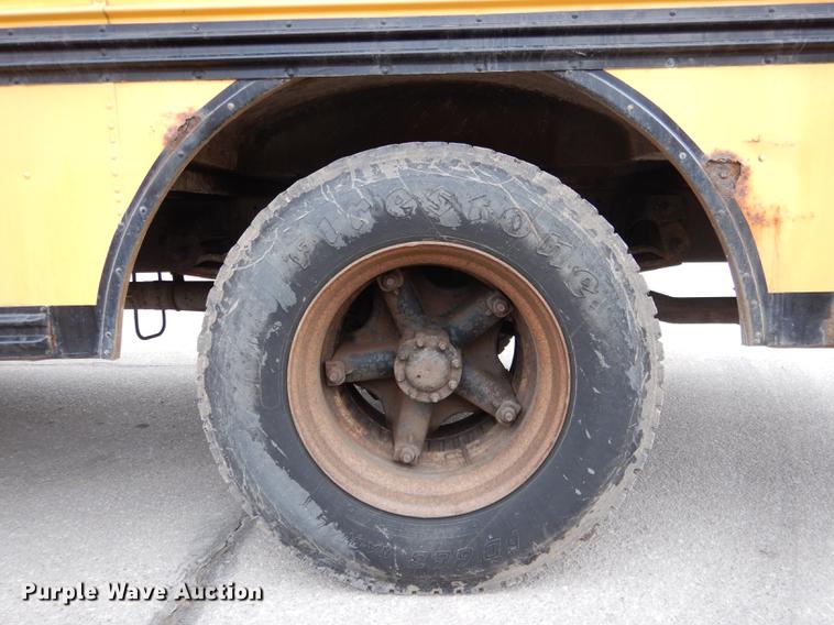 image for item DA3601 1995 GMC B7T042 bus