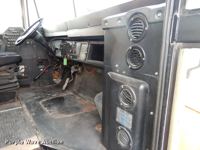 image for item DA3603 1997 Amtran 3800 bus