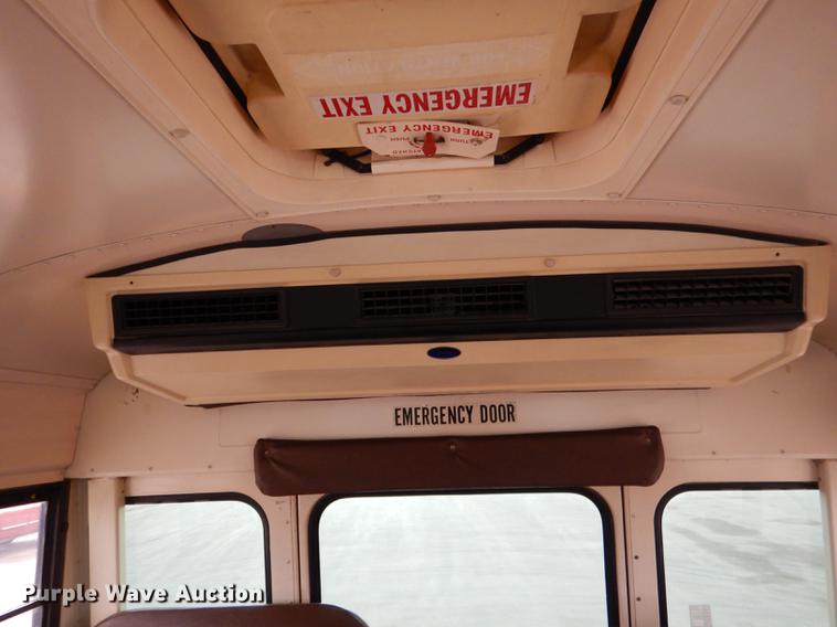 image for item DA3603 1997 Amtran 3800 bus