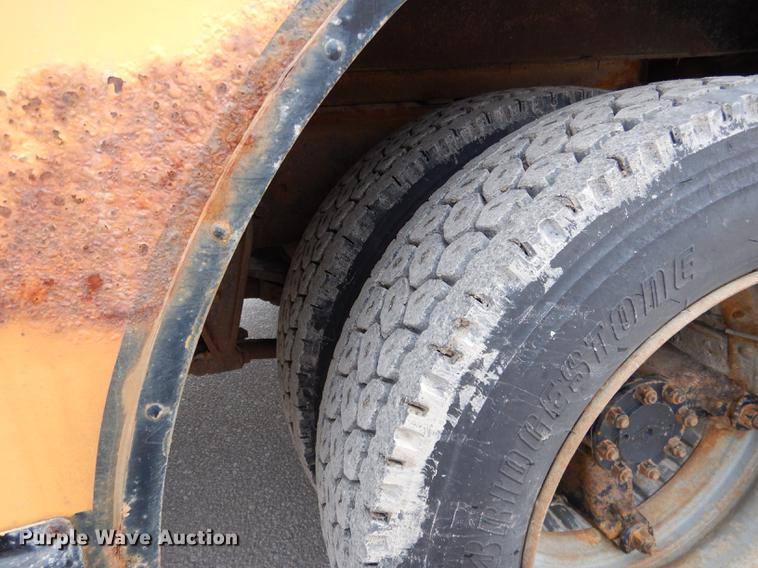 image for item DA3603 1997 Amtran 3800 bus