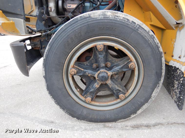 image for item DA3603 1997 Amtran 3800 bus