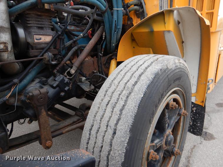 image for item DA3603 1997 Amtran 3800 bus