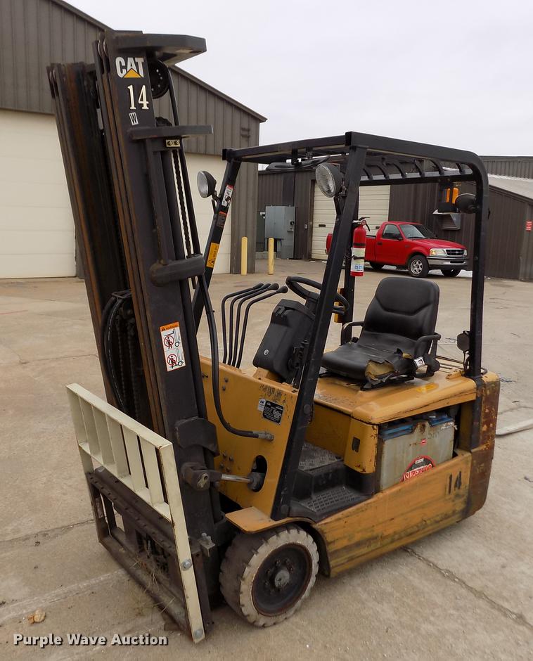 image for item DB9009 Caterpillar EP20KT forklift