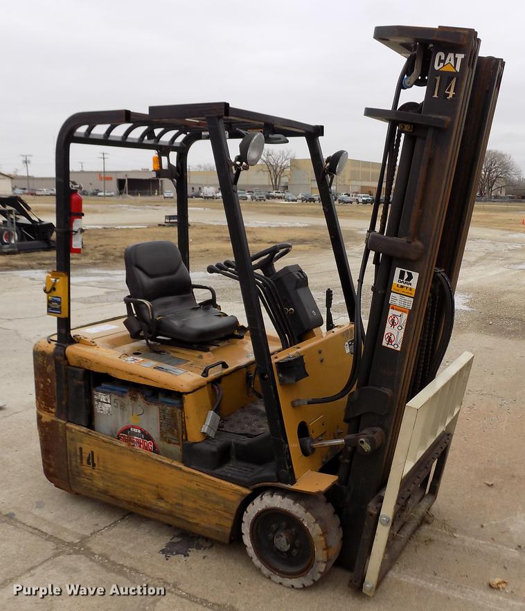 image for item DB9009 Caterpillar EP20KT forklift