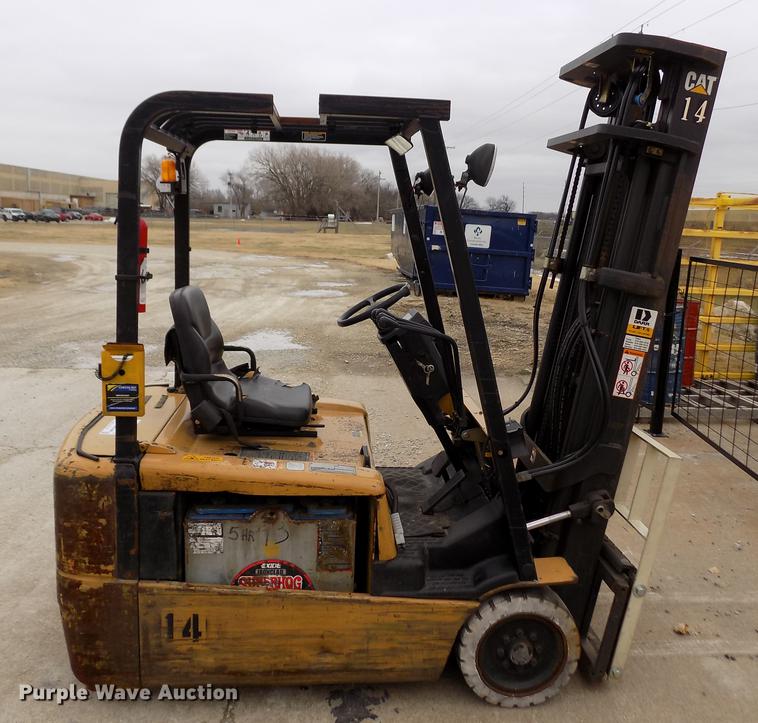image for item DB9009 Caterpillar EP20KT forklift