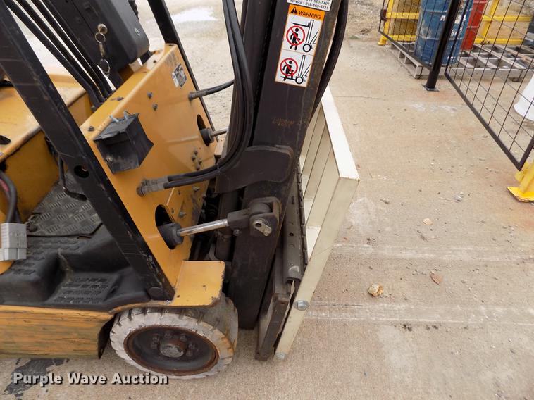 image for item DB9009 Caterpillar EP20KT forklift