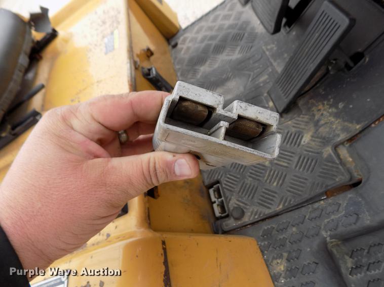 image for item DB9009 Caterpillar EP20KT forklift