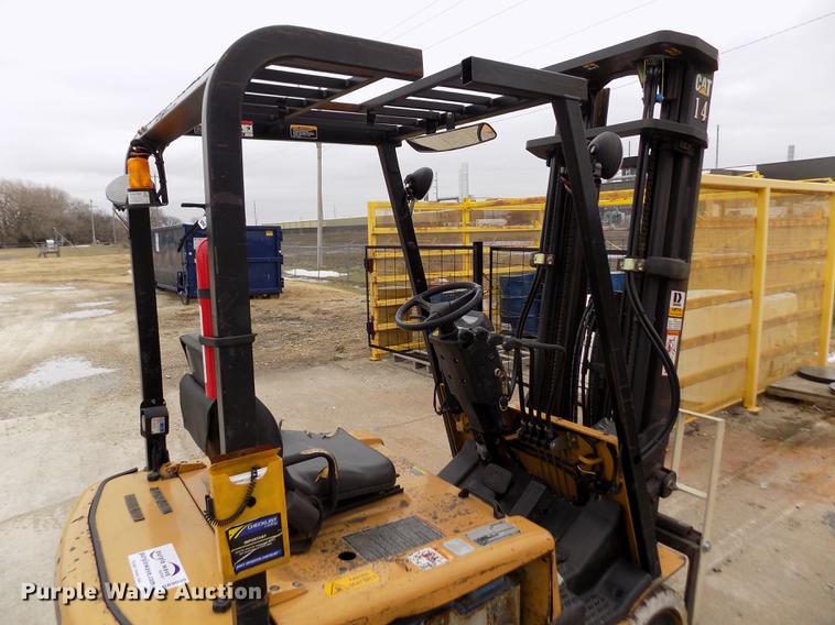 image for item DB9009 Caterpillar EP20KT forklift