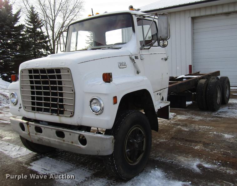 image for item DD3939 1979 Ford 8000 truck cab and chassis