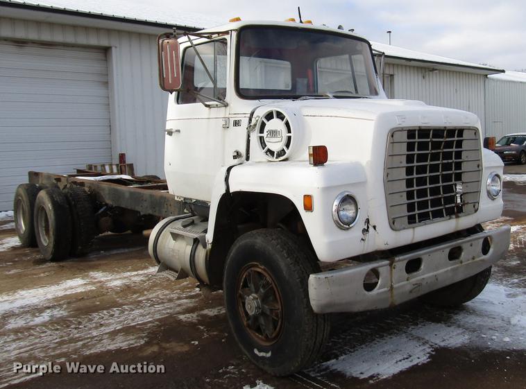 image for item DD3939 1979 Ford 8000 truck cab and chassis