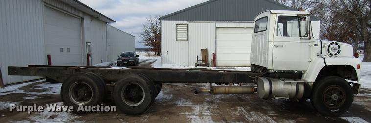 image for item DD3939 1979 Ford 8000 truck cab and chassis