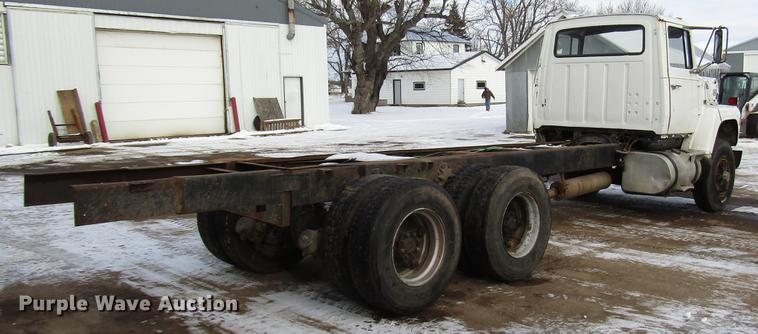 image for item DD3939 1979 Ford 8000 truck cab and chassis