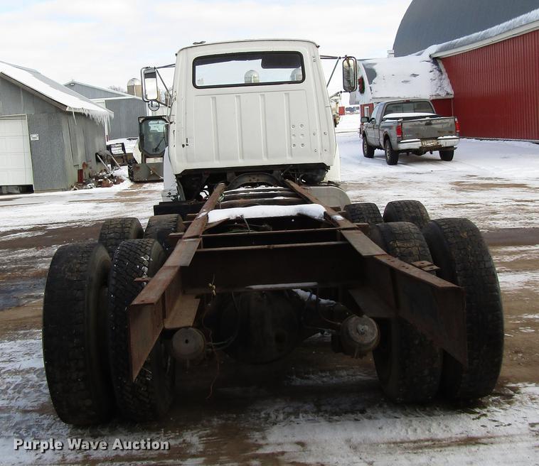 image for item DD3939 1979 Ford 8000 truck cab and chassis