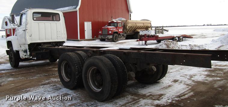 image for item DD3939 1979 Ford 8000 truck cab and chassis