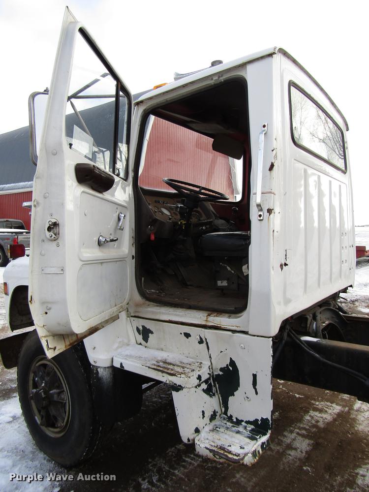 image for item DD3939 1979 Ford 8000 truck cab and chassis