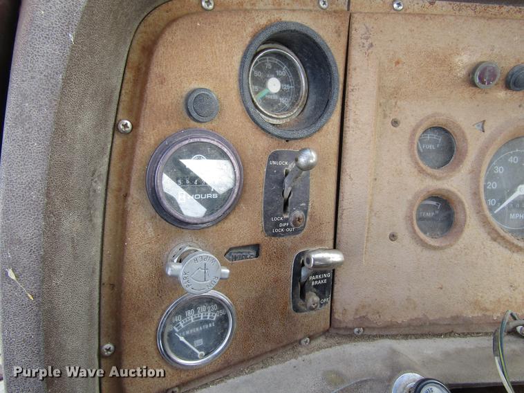 image for item DD3939 1979 Ford 8000 truck cab and chassis