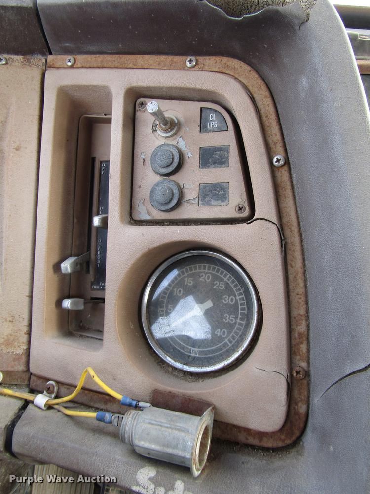 image for item DD3939 1979 Ford 8000 truck cab and chassis