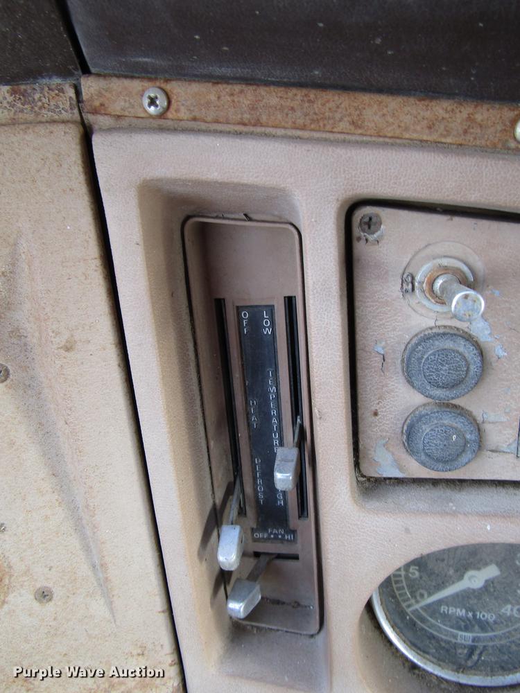 image for item DD3939 1979 Ford 8000 truck cab and chassis