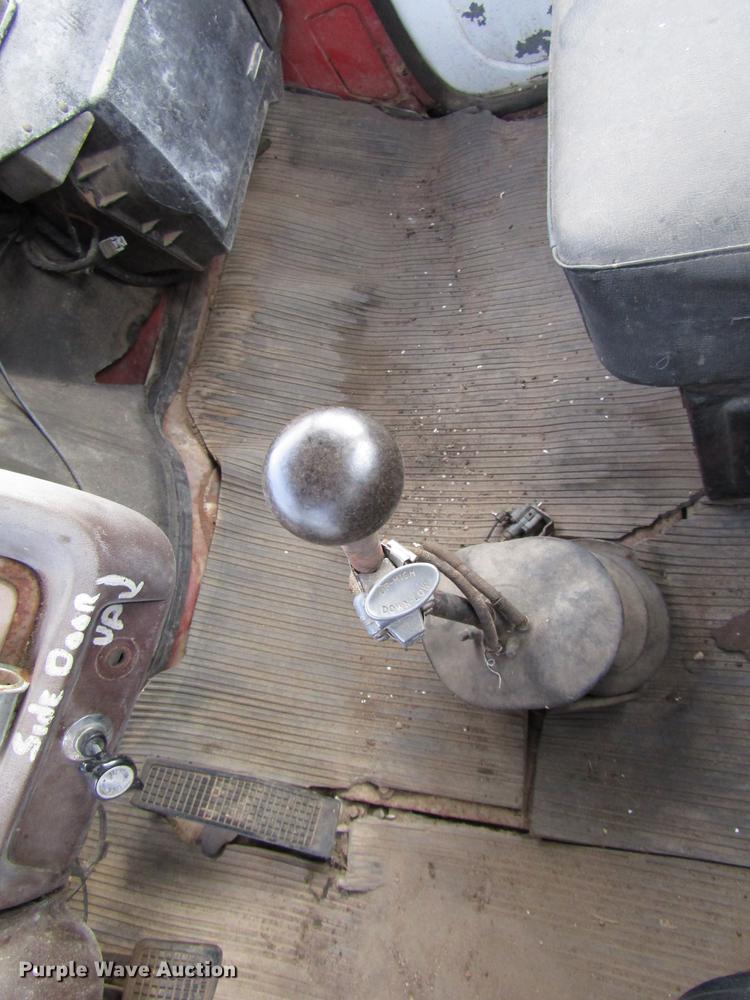 image for item DD3939 1979 Ford 8000 truck cab and chassis