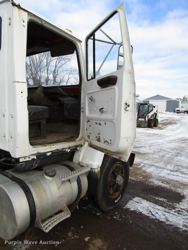image for item DD3939 1979 Ford 8000 truck cab and chassis