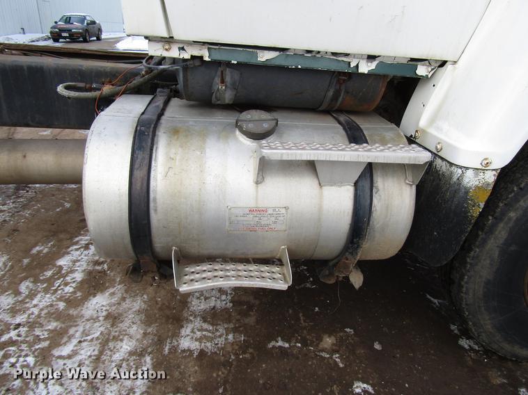 image for item DD3939 1979 Ford 8000 truck cab and chassis